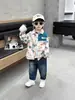 Camisa de Manga Larga para Niños Primavera y Otoño Nueva Camisa Trendy Cool con Graffiti para Niños Atuendo de Otoño Chaqueta Casual Coreana Elegante para Niños