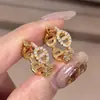 Moda Europeia e Americana Design de Gato Garra Brilhante Diamante Ear Cuff, Requintado e Versátil, com um Toque de Nicho de Luxo, Ear Cuffs Únicos e Distintos