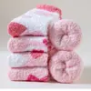 Nuevos Calcetines Cálidos de Coral Fleece para Otoño e Invierno, para Casa, Suelo y Dormir; Calcetines Rayados de Corazón hasta la Pantorrilla para Mujer, Mitad de Felpa