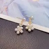 Pendientes colgantes de perlas con personalidad de temperamento coreano con aguja de plata S925 para mujer, pendientes de hojas y flores de cinco pétalos, pendientes al por mayor