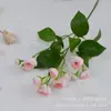 Arranjo de Flores Artificiais Rosa de 3 Galhos Multi-Cabeça Botão de Chá Flor Artificial Flor de Seda Sala de Estar Mesa de Jantar Entrada Decoração Suave Rosa de Botão Pequeno