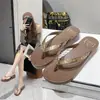 Chinelos de Dedo de Salto Alto Cor Sólida Simples Sandálias de Praia Antiderrapantes Femininas de Verão Moda Chinelos de Dedo com Plataforma Grossa