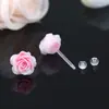 Pendientes exquisitos y pequeños de resina de rosa fresca, diseño de moda suave, pendientes de flor, pendientes de moda para estudiantes