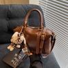 Comercio exterior este año popular bolso Boston para mujer 2024 nuevo bolso de mensajero de hombro de otoño e invierno bolso de almohada portátil informal