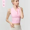 Top de yoga sin mangas para mujer con escote en V cruzado, copas incorporadas, diseño ajustado que estiliza la cintura, minimiza el ancho de los hombros y es un top deportivo de longitud corta