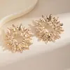 Pendientes de Botón con Pliegues de Girasol Huecos de Personalidad de Moda Estilo Metálico Simple de Nicho Retro Europeo Americano de Lujo Ligero