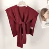Elegante chal fino de punto al estilo de las celebridades de internet coreanas, hecho de mezcla de lana, adecuado para llevar en capas sobre un chaleco o camisa estilo vacacional