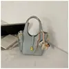Bolso de mano de alta costura minimalista de nicho estilo coreano para mujer, nuevo bolso cruzado tipo cubo casual de moda primavera 2026