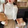Camiseta térmica de punto negra para mujer con cuello medio alto, un top de manga larga ajustado que realza la figura para otoño e invierno, un suéter de punto