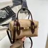 Novo modelo de outono de 2026, único e estiloso, alto apelo estético, bolsa transversal moderna e da moda para o trabalho e para o trajeto, bolsa de mão da moda