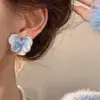 Pendientes de flor tridimensionales súper etéreos de primavera y verano, estilo fresco, pendientes de flor de esmalte azul retro de alta gama de nicho