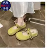 Novas sapatilhas Mary Jane de bico redondo para mulheres, linho com fivela de camélia, sola macia, antiderrapante, adequadas para uso doméstico e externo, sapatilhas de bico fechado
