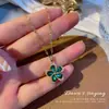 Collar de Acero de Titanio con Flor Retro para Mujer ins Cadena de Clavícula Elegante con Borla Microincrustada de Cobre Galvanizado en Oro Real Cadena de Lana