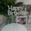 Tarjeta de cumpleaños con diseño de la pequeña diosa de la equitación roja con diamantes para decorar tartas de feliz cumpleaños.