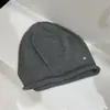 Gorro liso de estilo coreano, corte relajado, para mujer, perfecto para otoño e invierno, diseñado para hacer que el rostro parezca más pequeño, y adecuado para cabezas de mayor tamaño