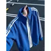 Chaqueta cárdigan azul marino de tres rayas para hombre, adecuada para primavera y otoño, estilo cleanfit, con cuello alto, diseño de chaqueta de béisbol y patchwork a rayas