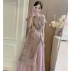 Estilo Brisa Fresca de Verão Fivela Gola Assimétrica Corta-vento Conjunto Vestido Feminino de Comprimento Médio Roupão Artístico para Cerimônia do Chá Roupão com Fenda Lateral