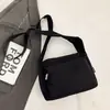 Bolsa de tela casual y simple, bolsa cuadrada pequeña, bolso de hombro moderno y versátil, nuevo modelo 2026, adecuado para estudiantes universitarios para la clase y el transporte diario, bolso cruzado