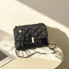 Bolso de mano de alta calidad para mujer 2026 nuevo estilo casual chic para ir al trabajo con patrón de diamantes color sólido minimalista de nicho bandolera de hombro