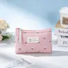 Bolsa de maquillaje de lona con estampado de letras estilo Ins, impermeable y portátil, adecuada para estudiantes como portalápices u organizador de artículos de tocador de viaje.