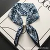 Nuevo pañuelo de seda largo pequeño vintage con hebilla de perla magnética para mujer, elegante y con estilo, bufanda de cuello con lazo, moderna y versátil