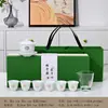 Elegante y sencillo juego de caja de regalo de papel con un juego de tazas de té de porcelana blanca y un cuenco de regalo de porcelana blanca hecho a medida