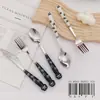 Venta al por mayor de fábrica creativa de dibujos animados para niños juego de cubiertos de tres piezas de acero inoxidable tenedor cuchillo cuchara juego de cubiertos portátil