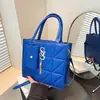 Textura de Alta Gama, Lujo Ligero, Elegante Nuevo Bolso de Hombro Cruzado Versátil Simple para Madre e Hija Moda Primavera 2026