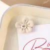 Acessório de elástico de cabelo em malha leve com flor tridimensional de cinco pétalas, acessório de tecido com centro de strass e contas, flor de cinco pétalas, atacado