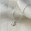 Collar de Flor de Plata de Ley s925 con Superficie Lisa para Mujer Diseño Sencillo de Nicho Cadena para Clavícula de Bosque Dulce Fresco Temperamento 0945
