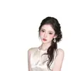 Peluca de Moño Largo para Mujer con Flequillo Lateral, Estilo Coreano Vintage Look de Chica Rica, Peinado de Moño Florido Esponjoso