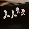 Pendientes Únicos de Cola de Pez Plateados para Mujer, Nuevo Estilo Popular de Otoño e Invierno, Pendientes de Alta Gama con un Aspecto Versátil y Elegante, Clips para Orejas y Accesorios para Orejas