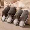 Pantuflas cerradas para mujer, modelo nuevo 2026, antideslizantes, silenciosas, para uso en interiores en casa, pantuflas de algodón para otoño e invierno para parejas de hombres