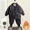 4580 Conjunto de Roupas de Inverno para Meninos 2026 Novo Estilo Menino Bebê Outono e Inverno Jaqueta Leve de Penas Revestimento Interno para Bebês e Crianças Pequenas