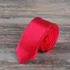Corbata de hombre en stock 5cm coreana color sólido corbata estrecha casual corbata pequeña negra 5CM novio fábrica mayoreo