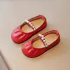 Sapatos de Couro para Meninas 2026 Novo Estilo Sapatos Estilosos de Princesa para Menininhas Mocas para Primavera e Outono Sapatos Macios para Crianças Sapatos de Bebê Anti-Gotejamento