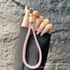 Novo Modelo de Comércio Exterior Corrente de Celular Totalmente Cravejada, Cordão Colorido para Celular Estilo Pulseira com Strass, Corrente para Pendurar Chaveiro Rotativo Atacado