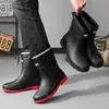 Botas de Chuva Masculinas Cano Médio Moda Impermeável Exterior Sapatos de Água Masculinos Antiderrapantes Botas de Chuva Sapatos de Borracha para Cozinha Quente Pesca Leve