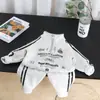 Conjunto Estiloso para Meninos Primavera e Outono Novo Modelo 2026 Macacão Meia-Zip para Bebê Conjunto de Duas Peças Lindo Manga Longa Roupa de Primavera e Outono