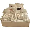 Conjunto de quatro peças estilo princesa em veludo de leite bordado com renda de camada dupla, apresentando uma capa de edredom espessa em fleece de coral, lençóis quentes e lençóis com elástico para outono e inverno