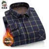Popular Camisa Masculina Quente de Inverno com Veludo Engrossado de Manga Longa Xadrez Roupa Casual para Pais de Meia-Idade e Idosos