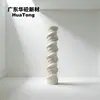 Columna espiral de yeso GRG retorcida de forma irregular, columna decorativa texturizada estilo wabi-sabi para interiores, columna de diseño artístico para sala de modelos