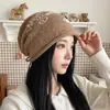 Gorro de punto para mujer para otoño e invierno, nuevo gorro tipo beanie con protección para las orejas, cálido y versátil, hace que la cara se vea más pequeña, moderno gorro para ir al trabajo con lazo de mariposa en la parte trasera
