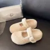 2026 Inverno Novos Sapatos Mary Jane Peludos Versáteis para Mulheres Sola Grossa Para Uso Externo Estilosos Sapatos com Plus Veludo Chinelos Quentes de Bico Fechado