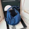 Bolso cruzado de mezclilla plisado nuevo para otoño 2026, para ir al trabajo, moderno, versátil, casual, ligero, tipo dumpling