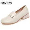 Sapatos Femininos Mãe Primavera e Outono Novos Sapatos Versáteis de Camada Única Salto Médio Salto Grosso Bico Quadrado Sola Macia Estilo Britânico Sapatos Pequenos de Couro Mocassins Femininos