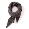 Cachecol, xale ou lenço triangular de tricô de cashmere minimalista, versátil, de cor sólida, estilo coreano, uma peça leve para sobrepor, perfeita para usar sobre uma camisa com ar condicionado