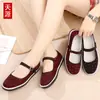 Opción PopularZapatos de Tela Old Beijing con Suela de Goma de Lanzamiento Reciente para Mujer, Zapatos Bordados Hechos a Mano, Zapatos de Mamá