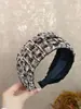 Nova Faixa de Lã Larga de Inverno de Alta Qualidade, Design de Coroa Alta, Estilo Casual para Sair, Acessório de Cabelo Vintage e Elegante Estilo Chanel