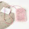Otoño e Invierno nuevo bolso peludo para teléfono móvil bolsa pequeña de felpa de celebridad de Internet bolso de hombro cruzado bolso mini vertical moderno monedero femenino
